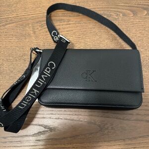 Calvin Klein Black Crossbody Bag – Stylish & Versatile